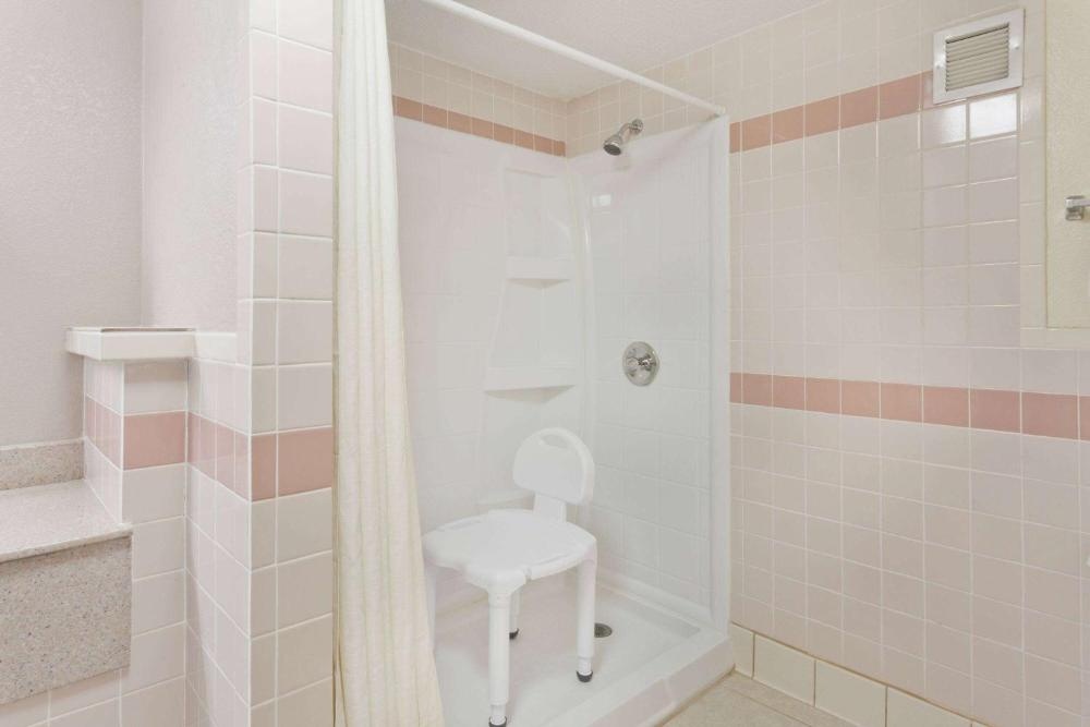 Super 8 by Wyndham Knoxville West/Farragut